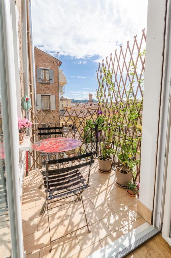 Inner Bo, Terrazzino Vista Tetti In Centro Storico Bologna Buitenkant foto